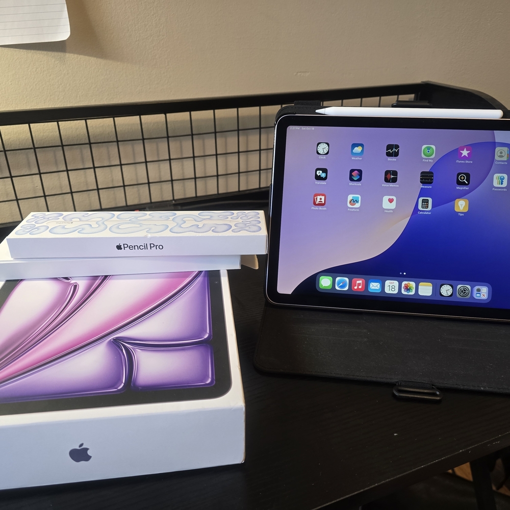 Apple iPad Air M3 with Apple Pencil Pro- 99,9% Like New Condition
